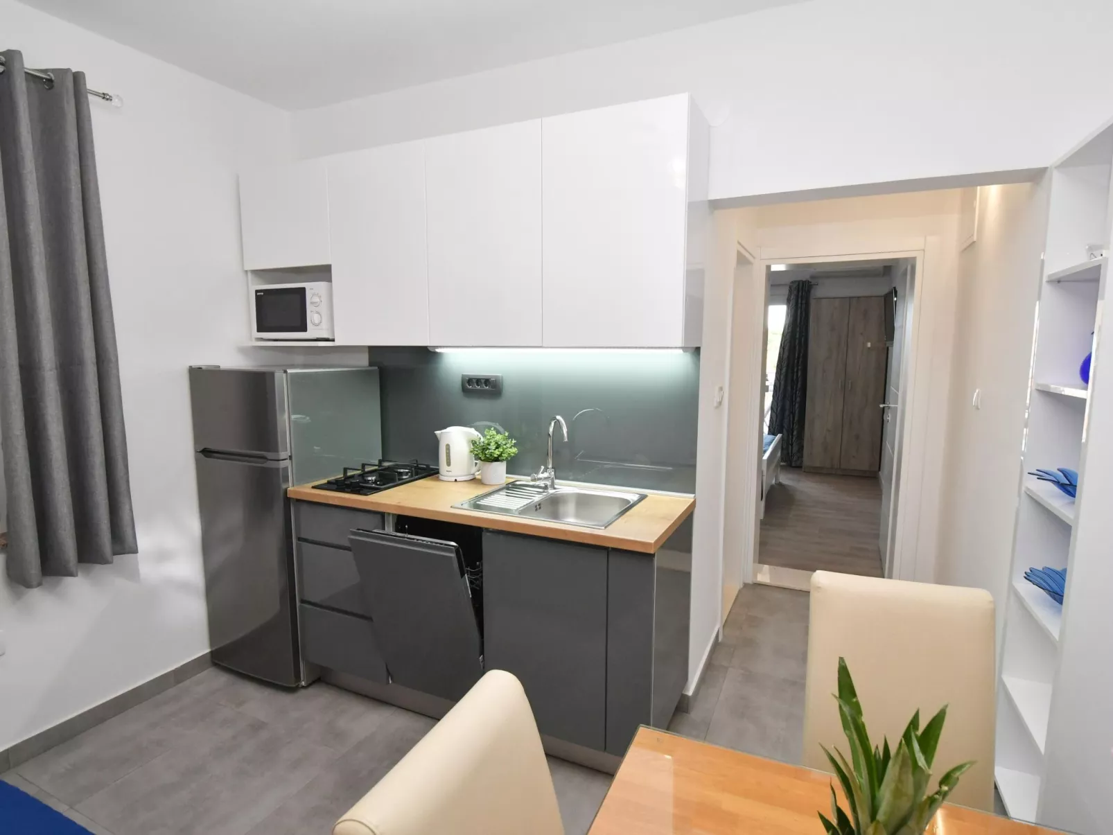 Mit privatem Parkplatz-Binnen