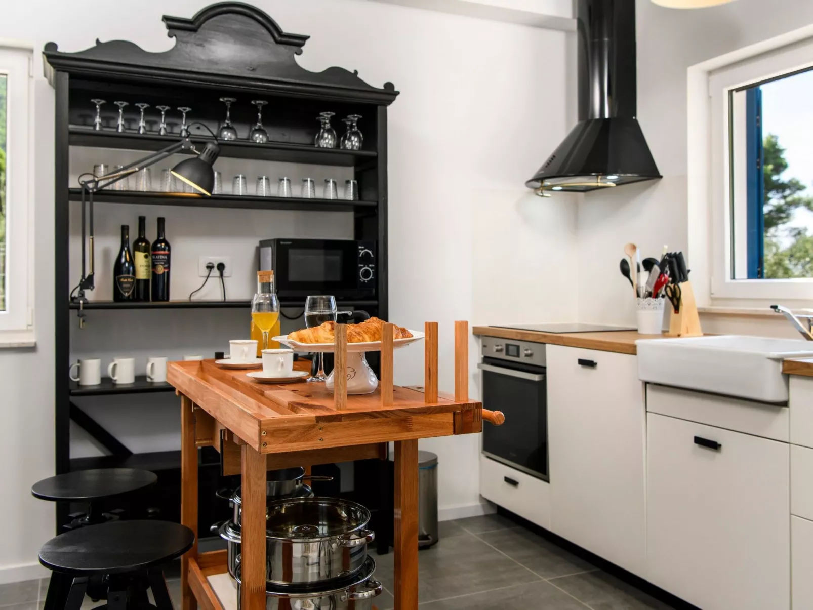 Modernes Ferienhaus in Zaostrog mit Beheiztem Pool-Binnen