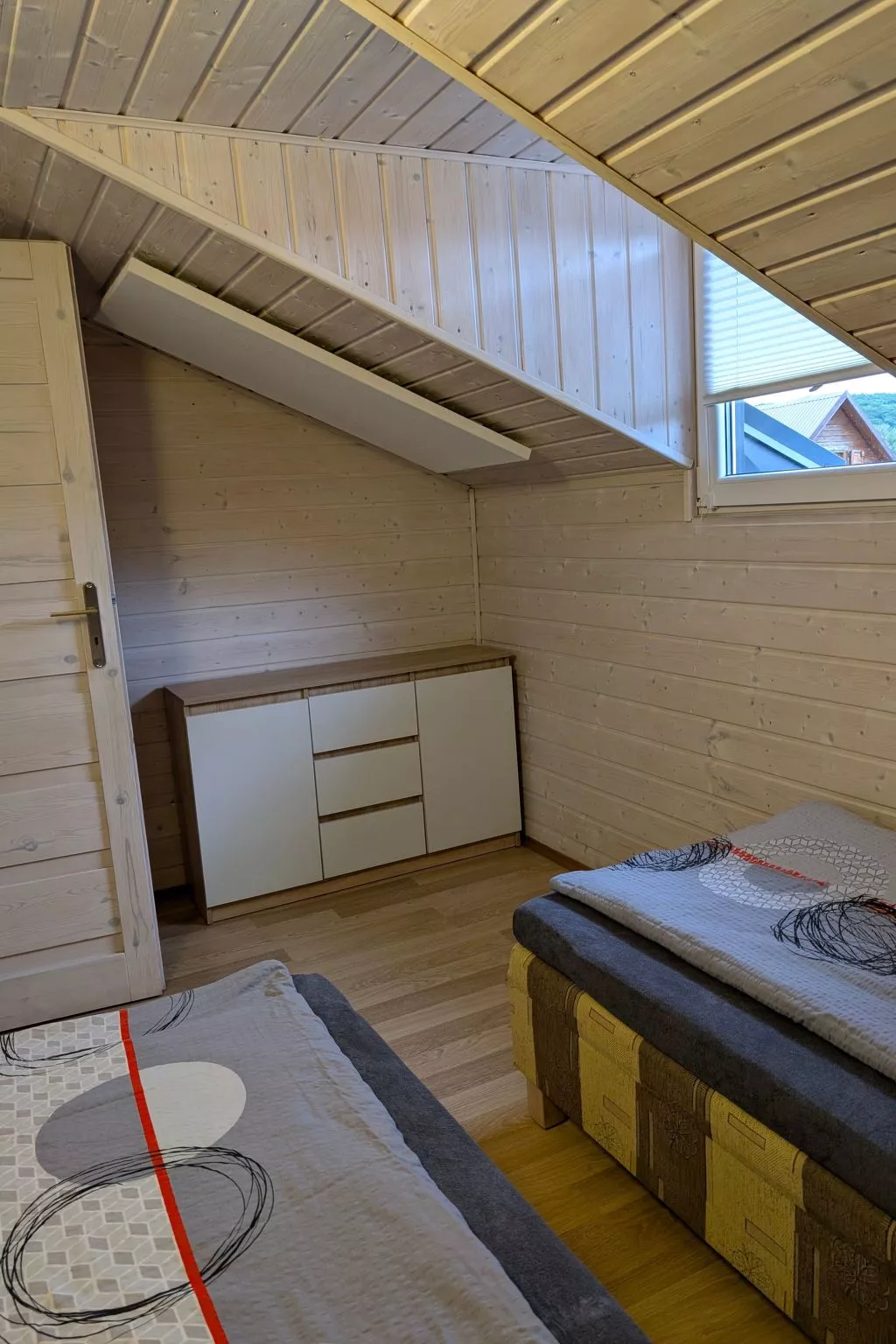 Trebor"-Häuser in einem eingezäunten Gebiet-Binnen