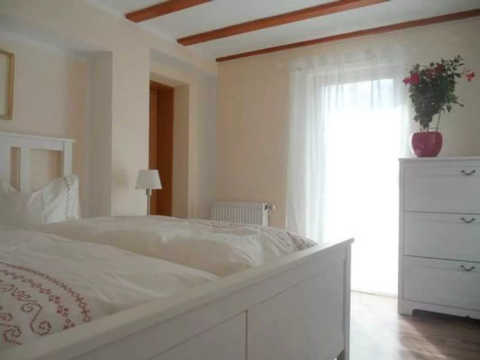 Mit Blick auf das Wasser