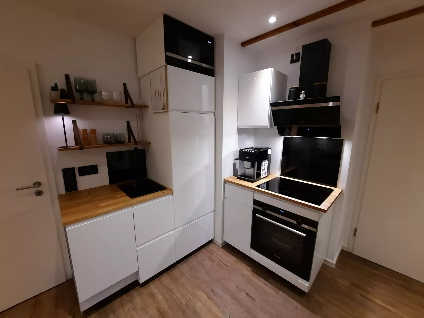 Lachmöwe by DeJu-Binnen