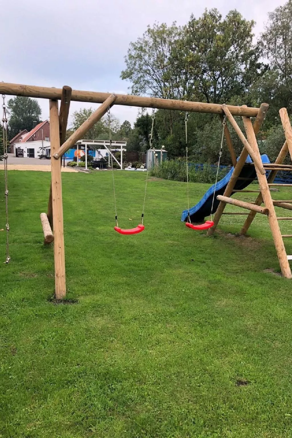 Appartement mit gemeinschaftlichem Pool-Buiten