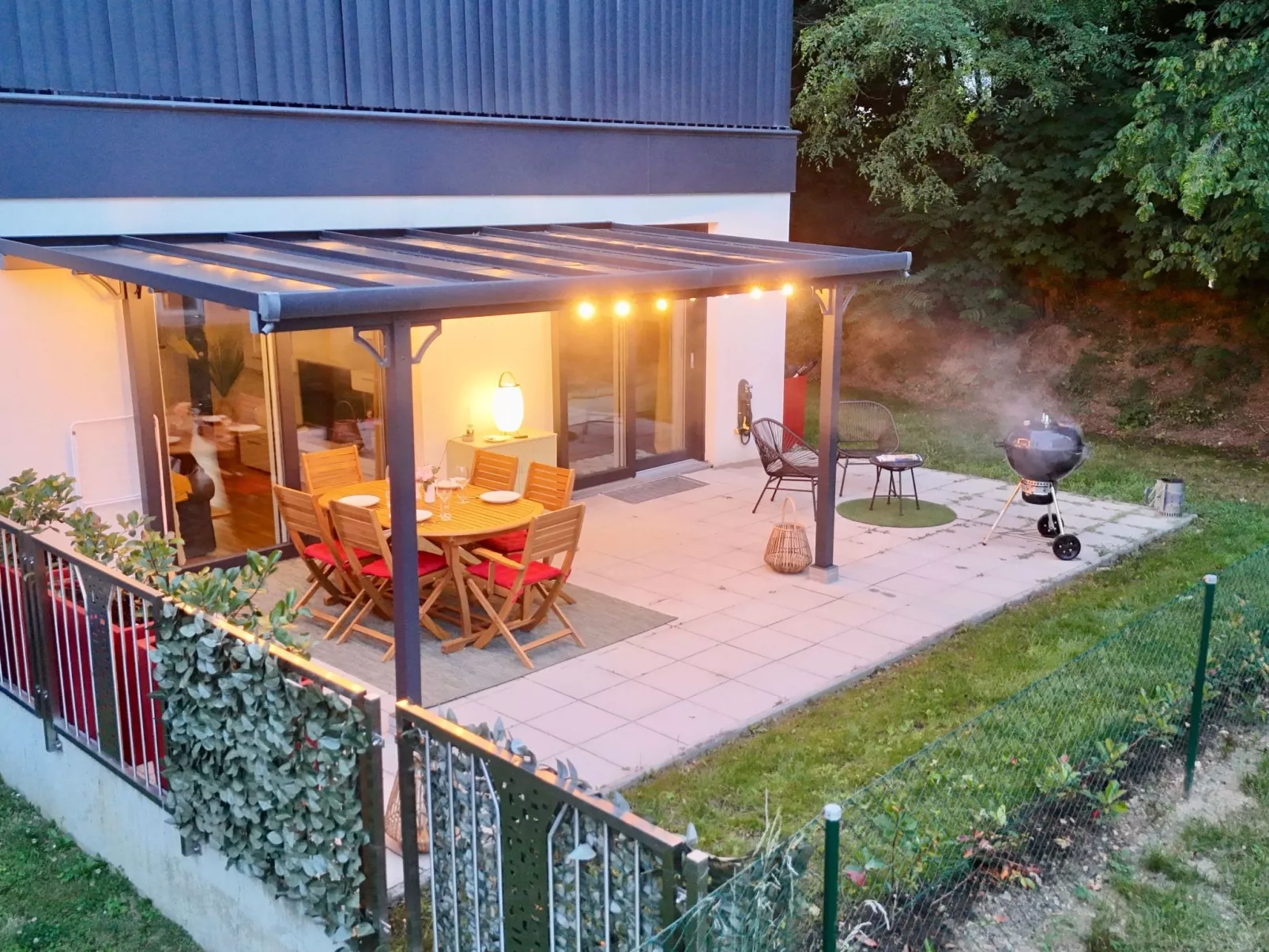 Gartenwohnung-Buiten