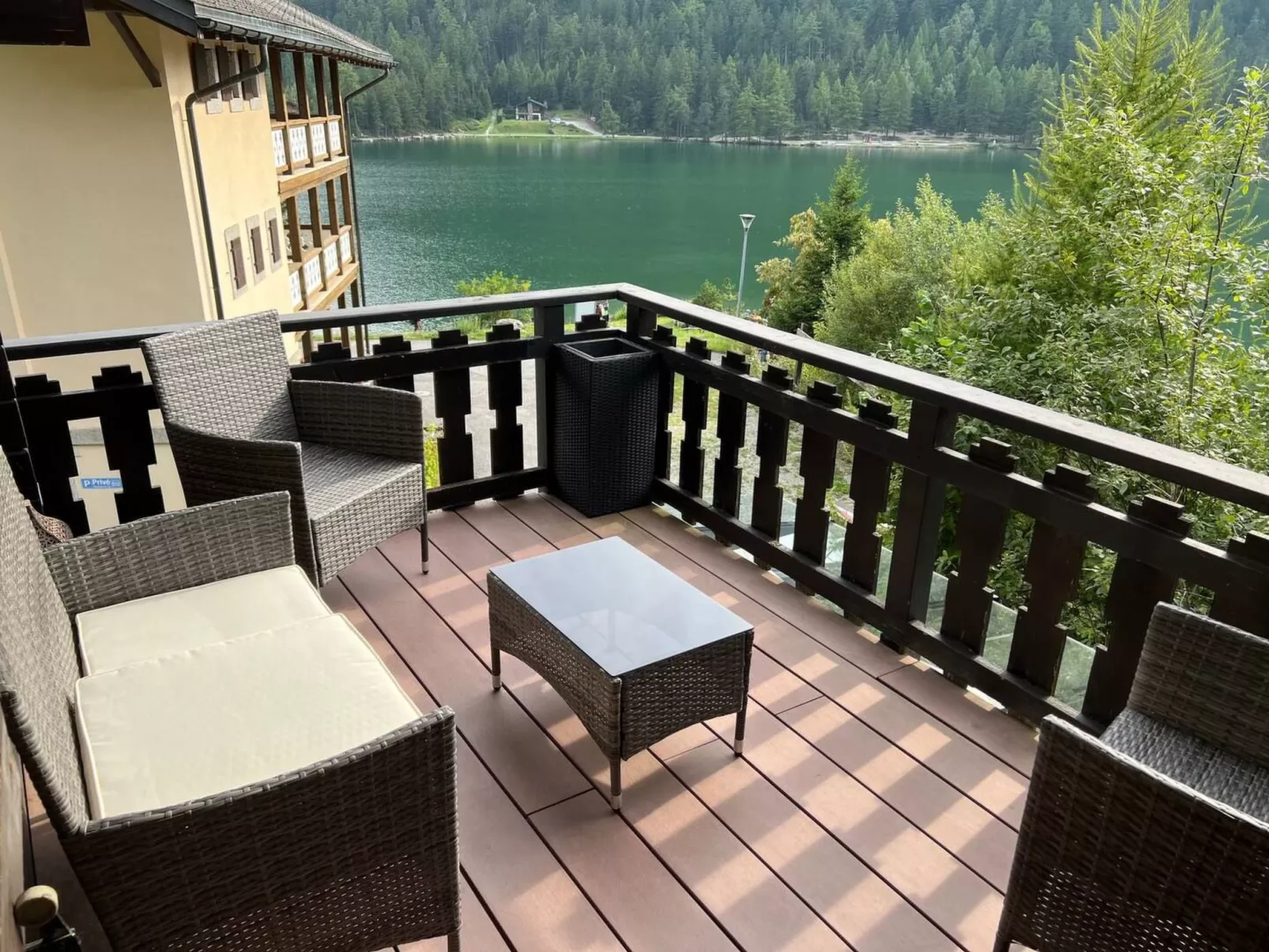 Chalet mit Seeblick, Jacuzzi, Sauna und Garten-Buiten