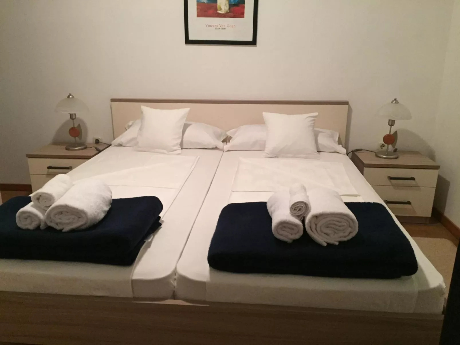 Modernes Ferienhaus in Dobropoljana mit Terrasse, Garten und Grill-Binnen