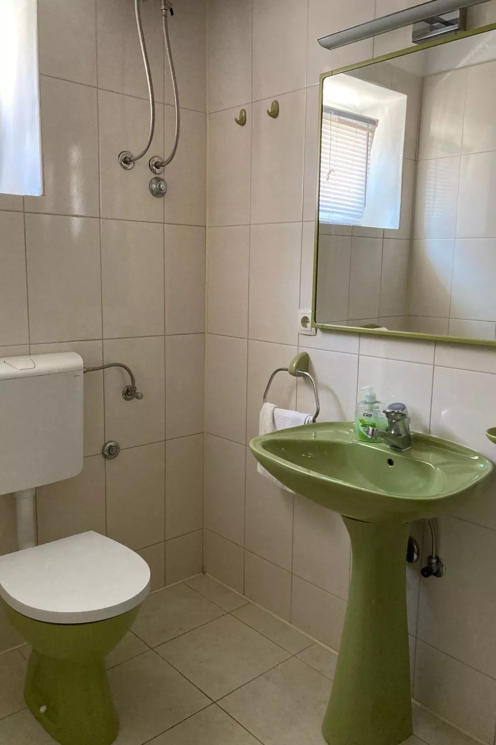 In Povlja mit gemeinschaftlichem Parkplatz-Binnen