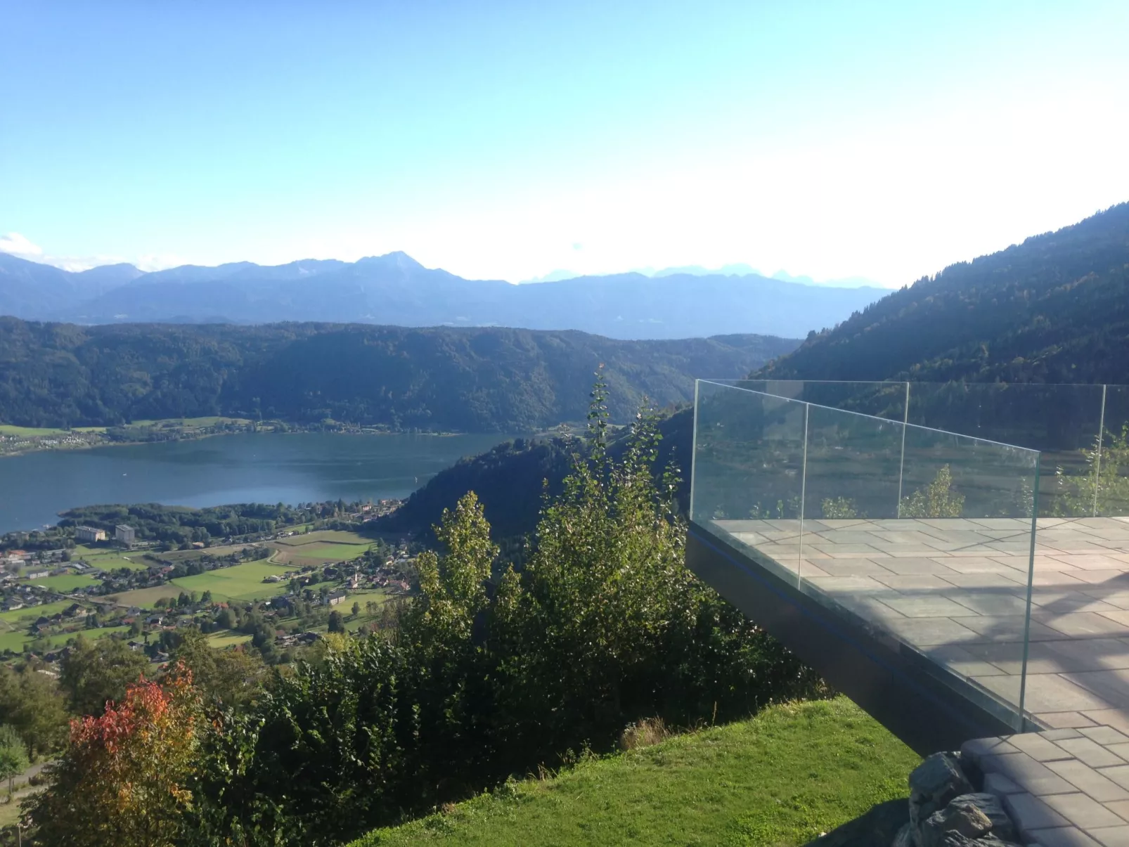 Appartement mit herrlichem Berg- und Seeblick-Buiten