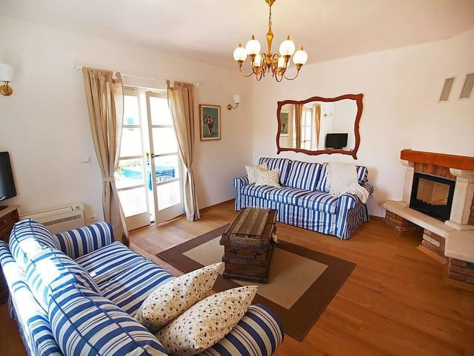 Villa Nika mit privatem Außenwhirlpool-Binnen