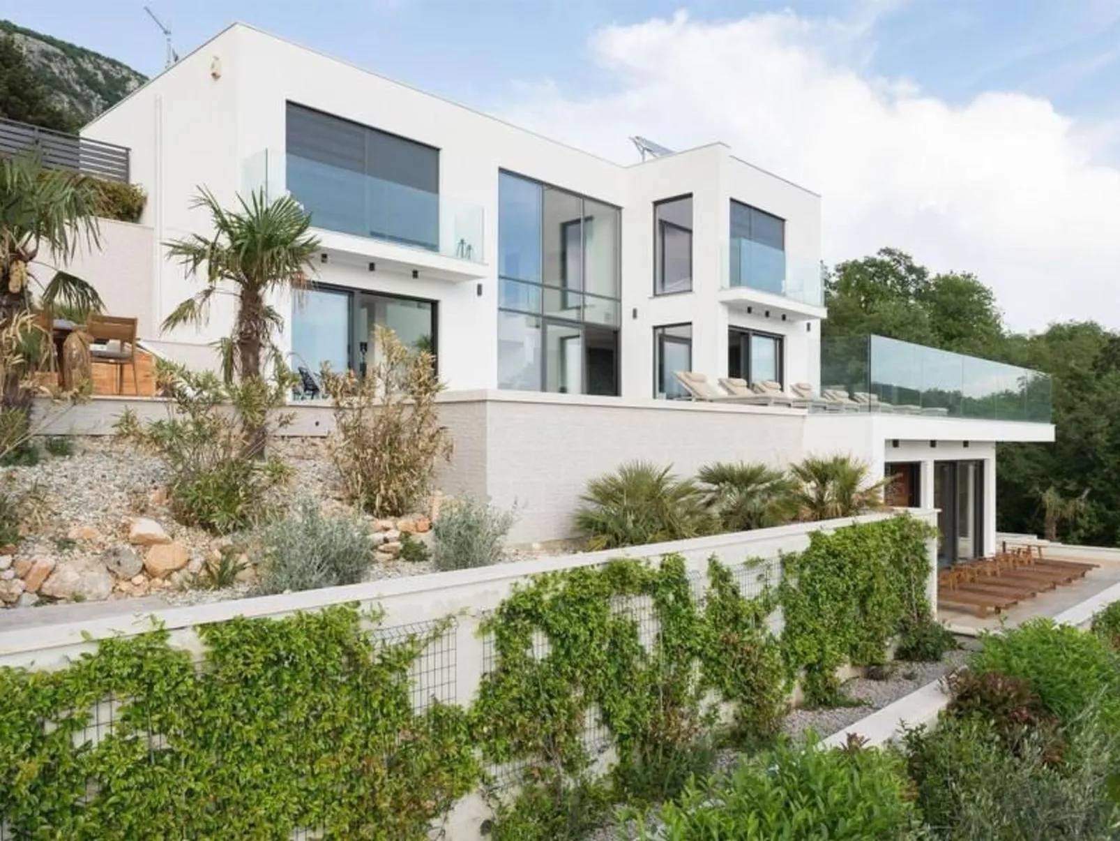 Designferienhaus mit Hot Tub-Buiten