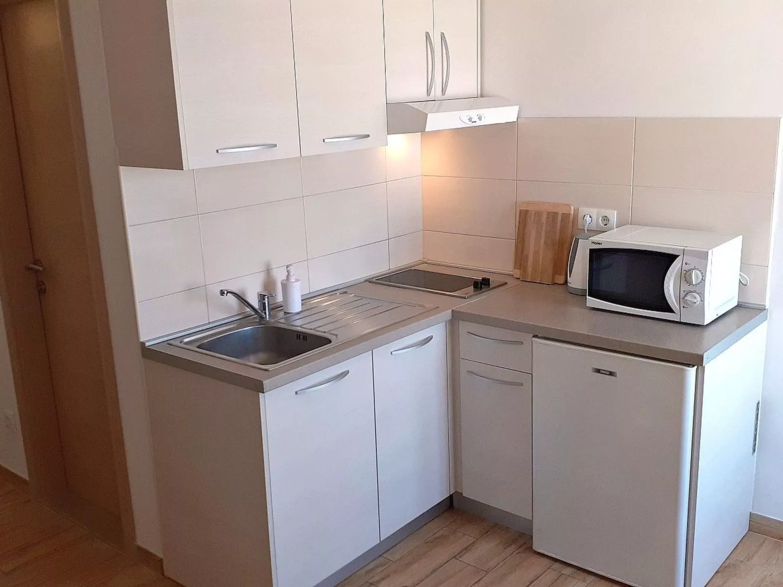 Schöne Ferienwohnung in Baska Voda mit Terrasse-Binnen