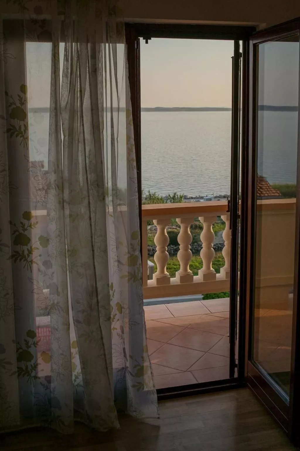 Komfortable Wohnung mit Balkon und Meerblick-Binnen