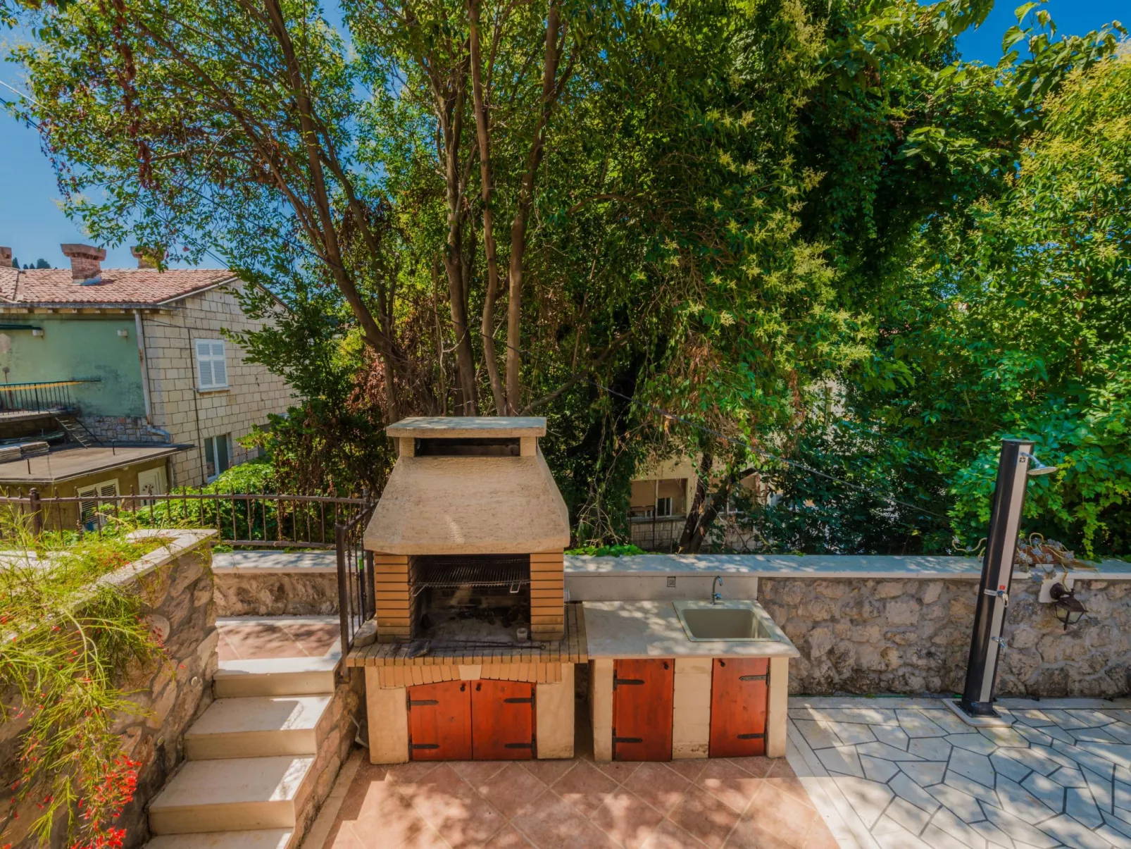 Geräumige Ferienwohnung mit eigener Terrasse-Buiten