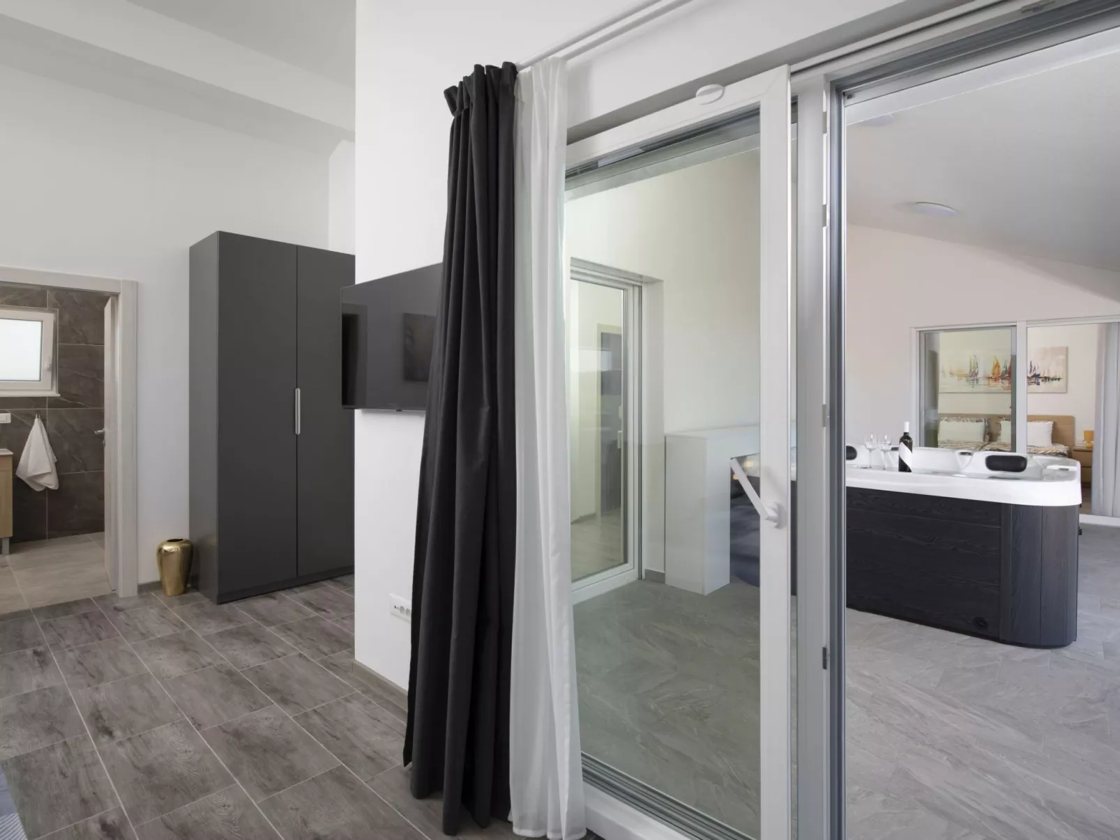 Villa Euphoria mit Pool, Sauna und Whirlpool-Binnen