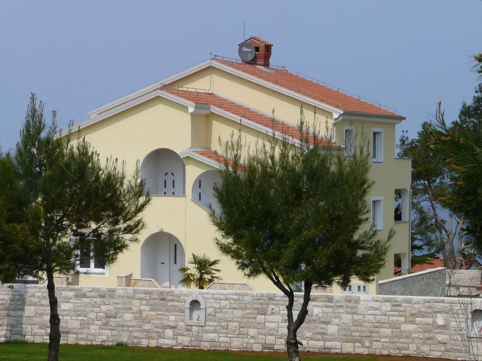 Villa del Golfo, Apartement mit Garten und Pool-Buiten