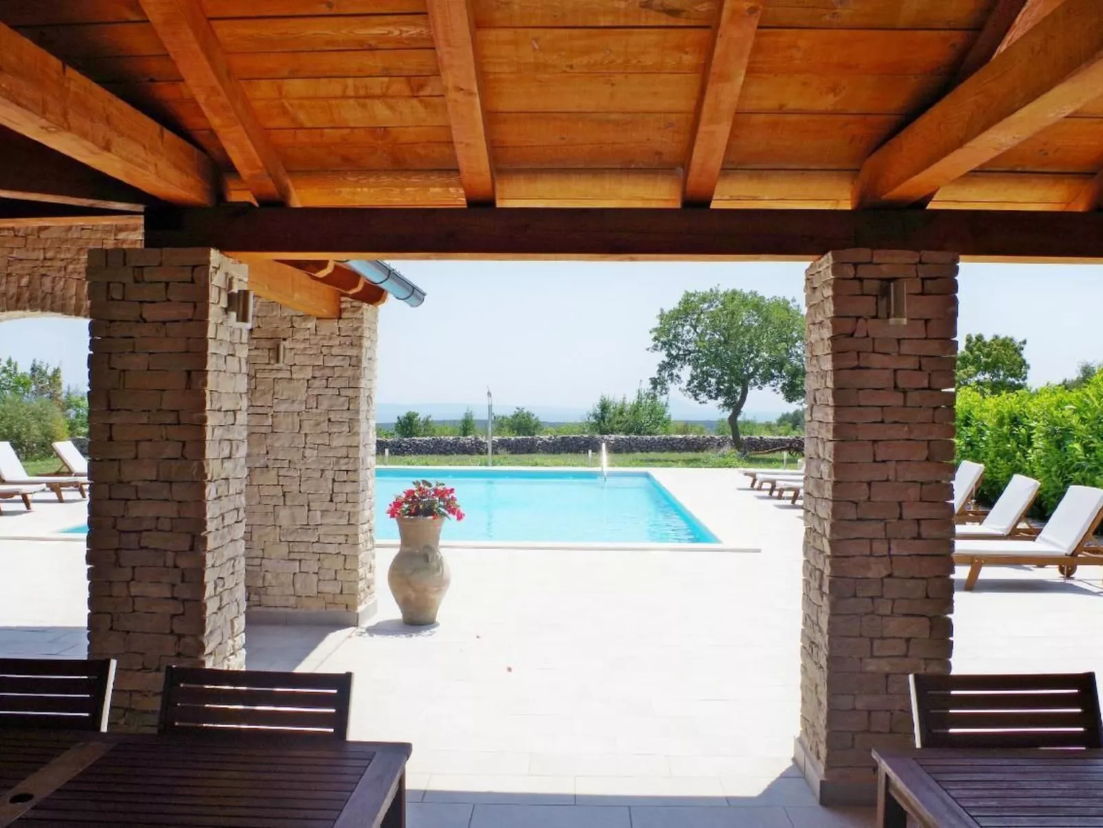 Appartement in Rakalj mit gemeinsamem Pool, Terrasse und Grill-Image-tags.info