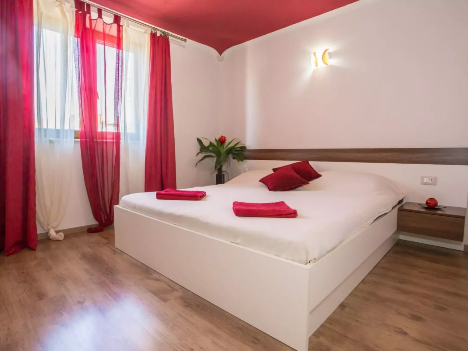 Andre Wohnung mit Pool-Image-tags.info