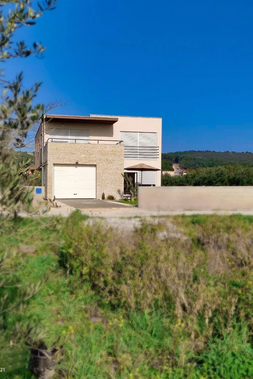 Große Wohnung in Bibinje mit Möblierter Terrasse-Buiten