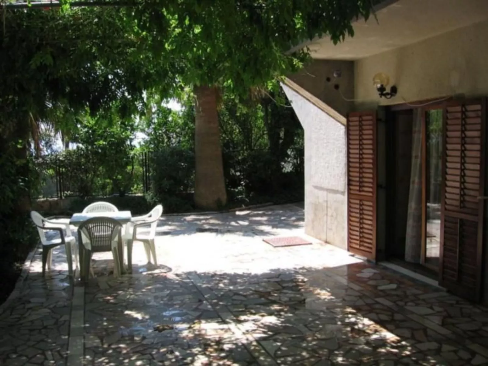 Mit Privatparkplatz-Buiten