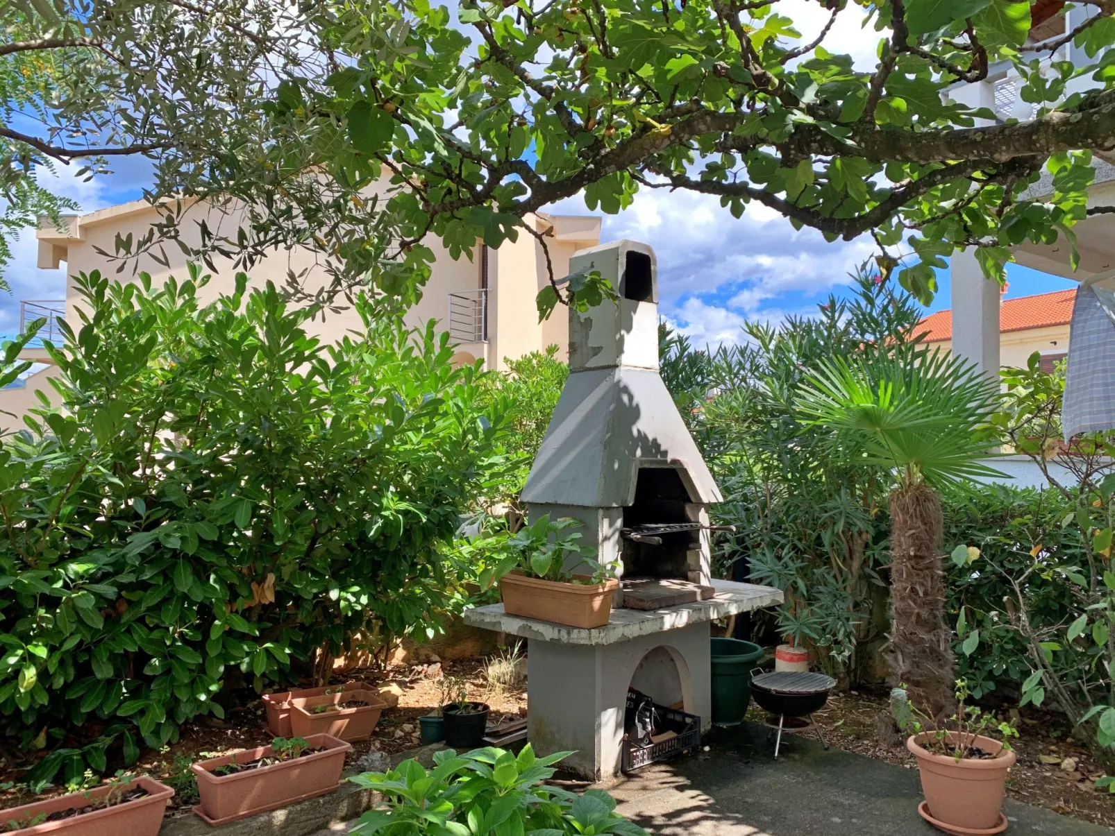 Apartment Horvat - Buiten