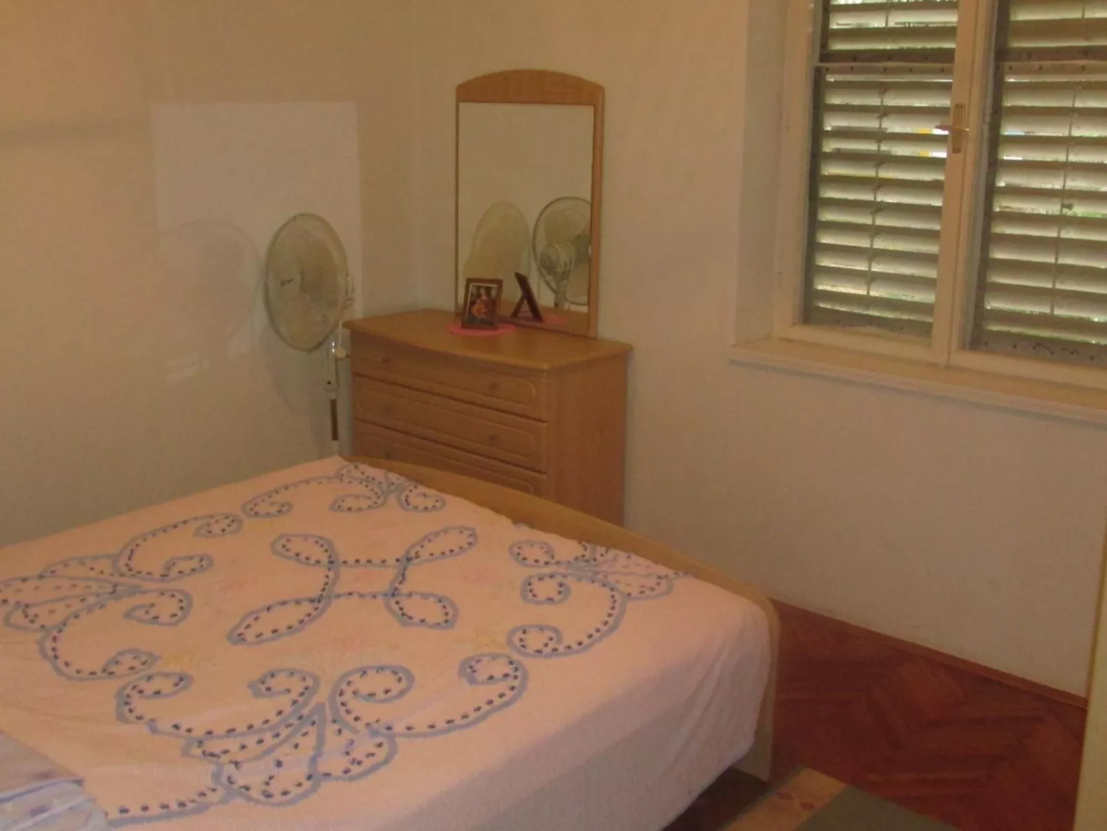 Haus in Ugljan mit Terrasse, Garten und Barbecue-Binnen