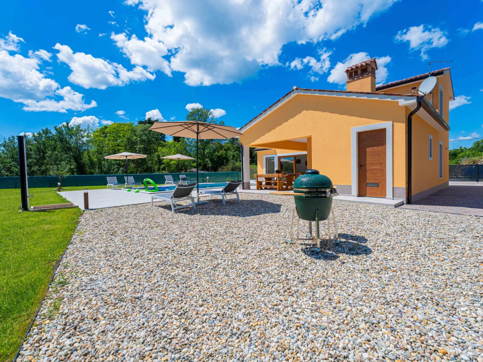 Luxuriöse Ferienvilla mit atemberaubender Aussicht-Buiten