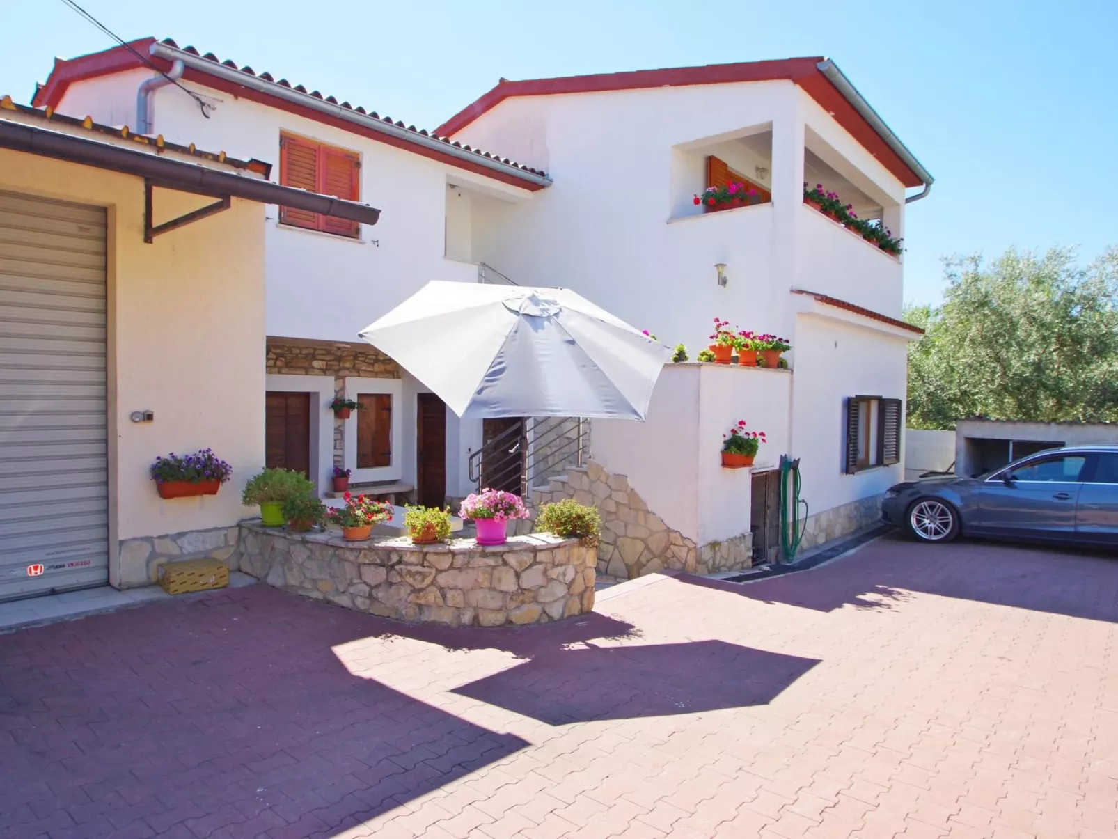 2 schlafzimmer ferienwohnung in viilage Loborika-Buiten