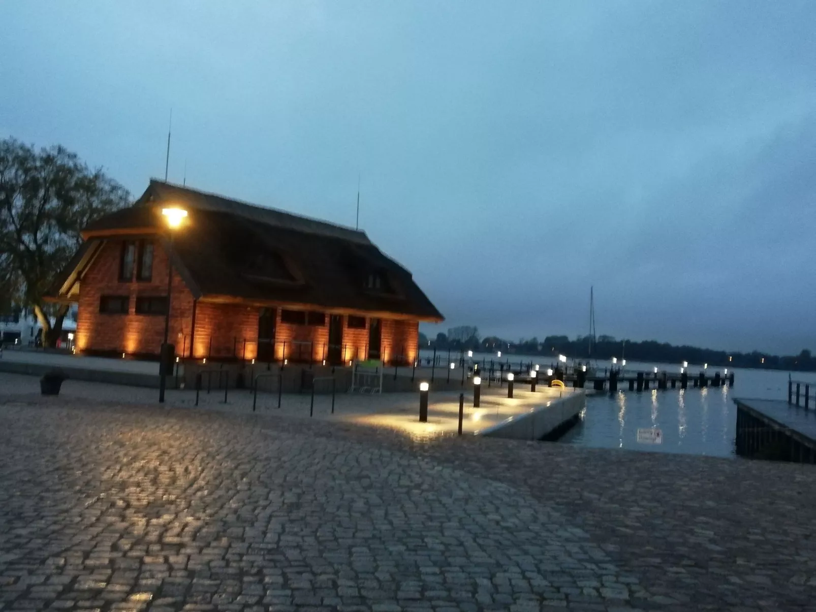 Ferienbungalow mit Terrasse und Seeblick in Sellin-Binnen