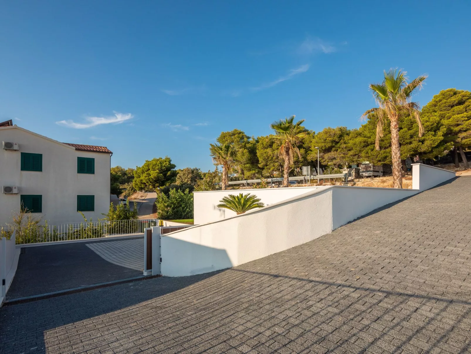 Villa mit Infinity-Pool-Binnen