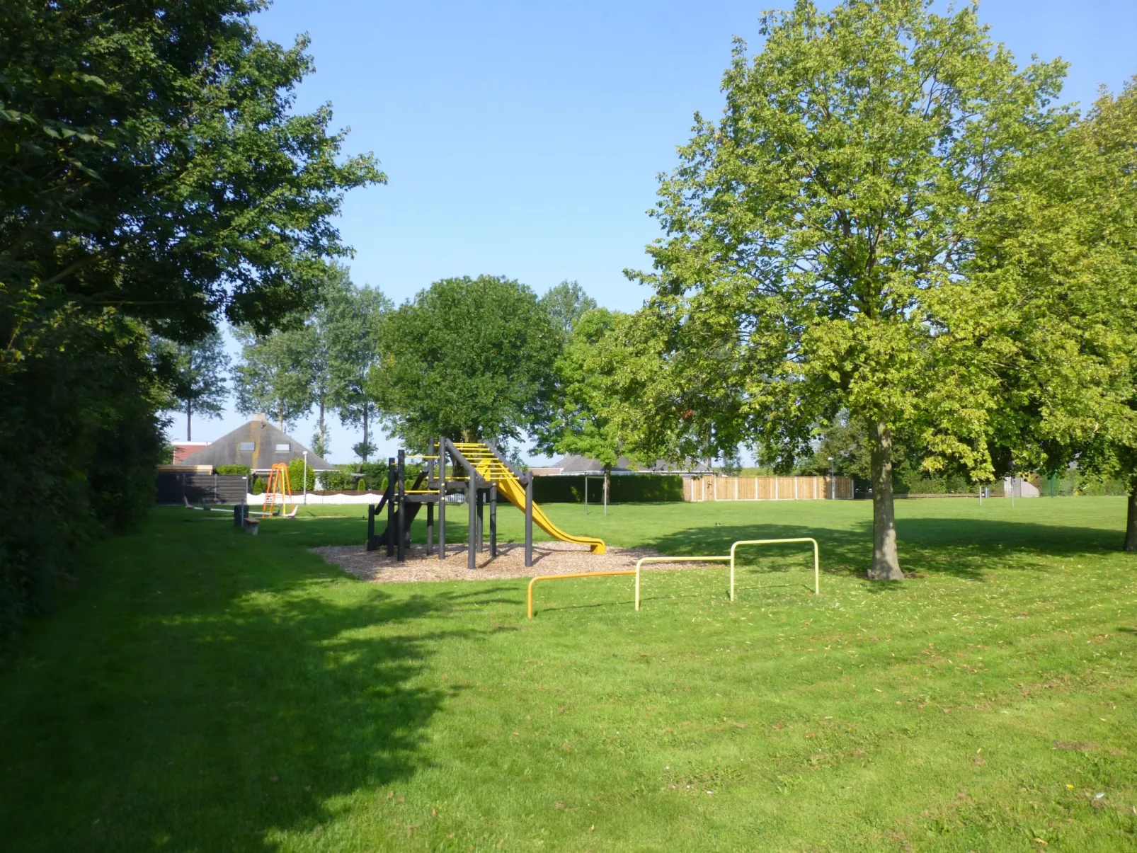 Neuer schöner Bungalow-Buiten