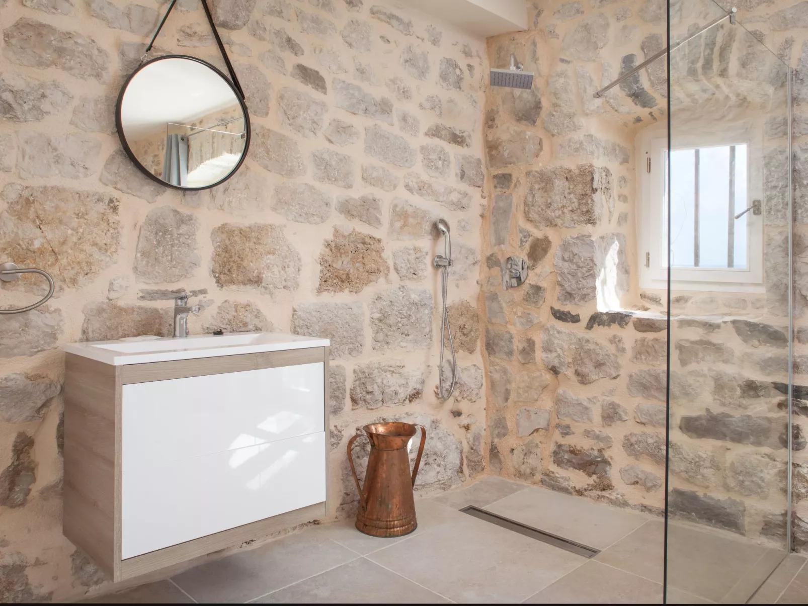 Wunderschöne Steinvilla mit tollem Ausblick-Binnen