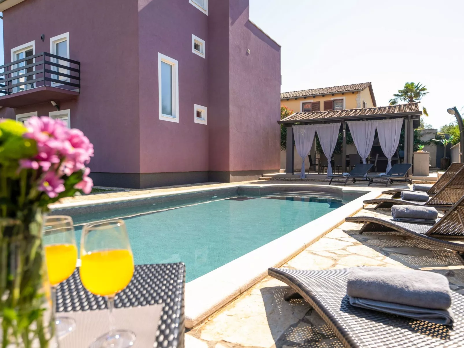 Casa Viola mit Pool, unweit von Lanterna Resort-Buiten