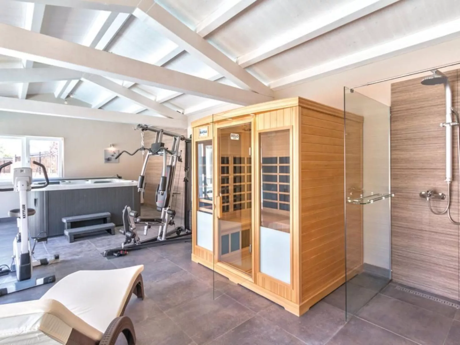 Villa "Magnolia" mit Schwimmbad, Sauna und Jacuzzi-Binnen