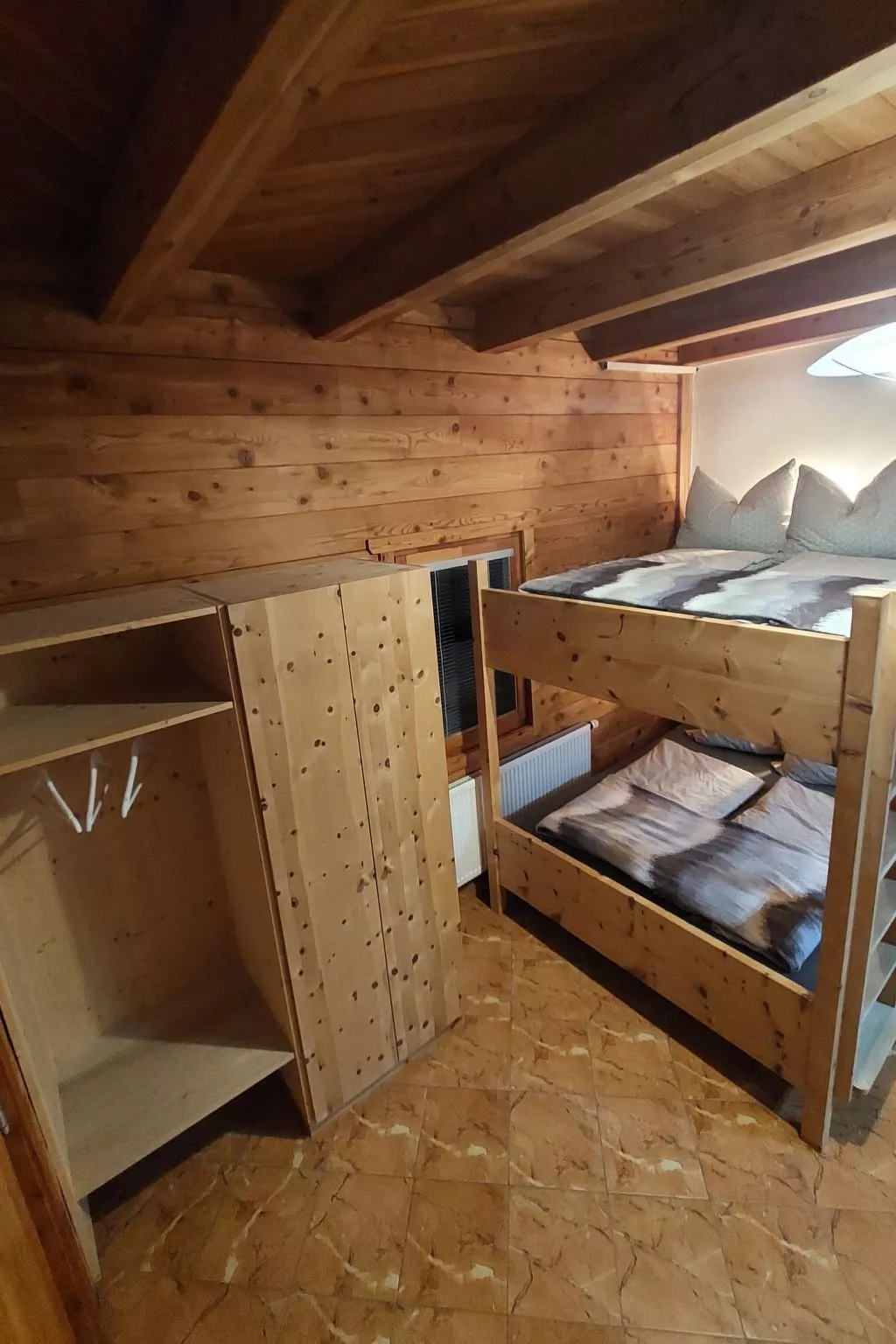 Zirbenholzalmhütte mit fantastischem Ausblick-Binnen