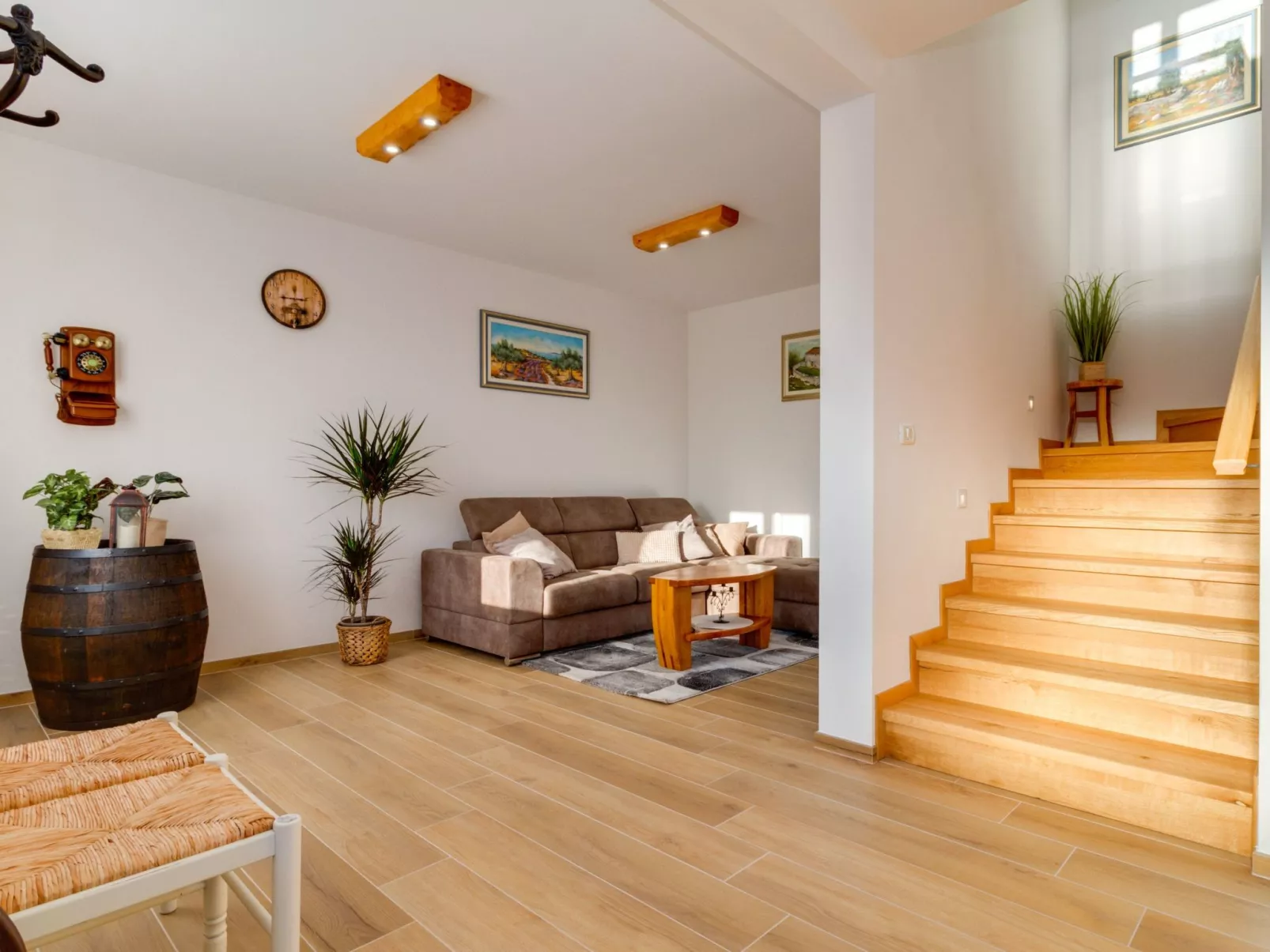 "Villa Nima" mit privatem Pool-Binnen