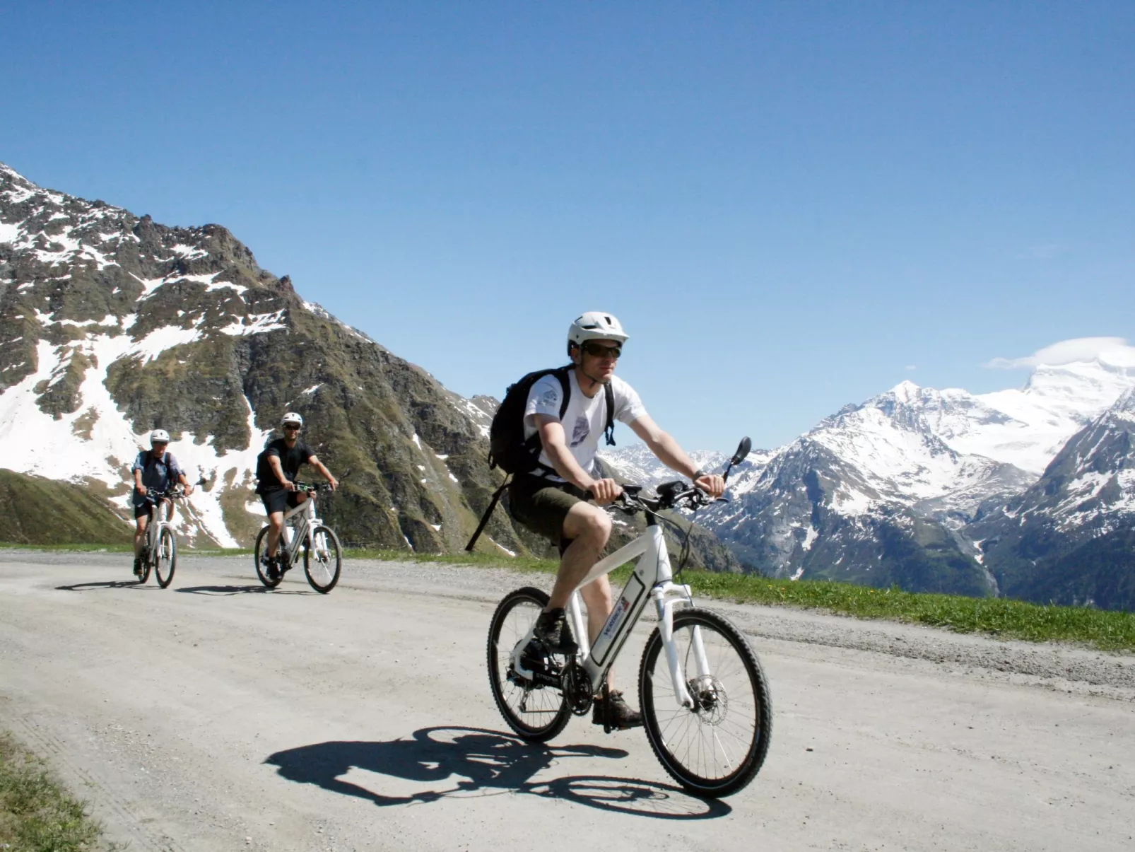 Chalet V mit Lift und Pool-Omgeving