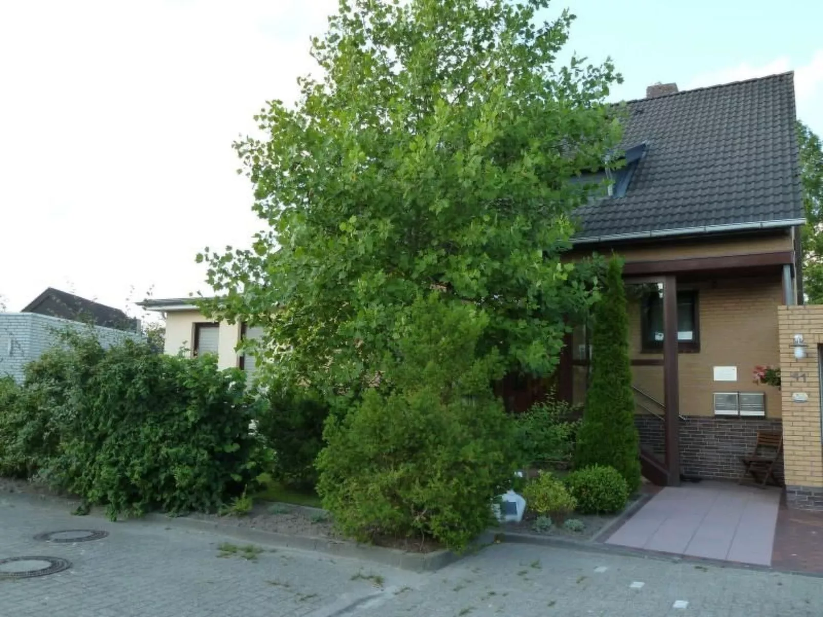 Ruhige Ferienwohnung mit Balkon und Parkplatz-Buiten