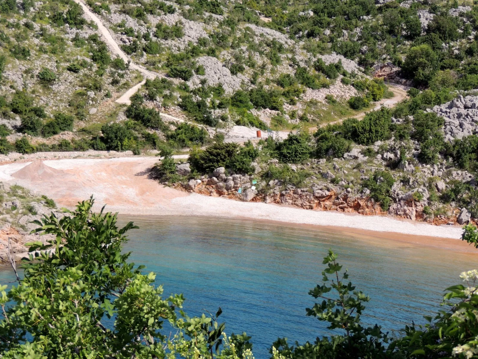 Mit zwei Terrassen für sechs Personen-Buiten