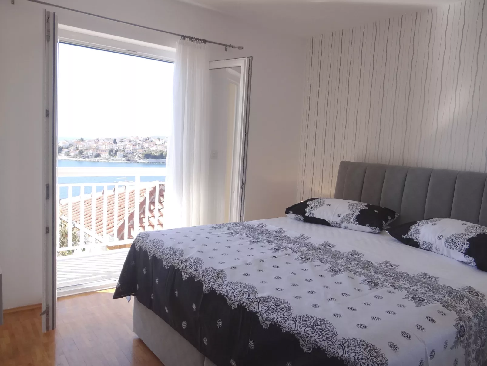 Beheizter Infinity-Pool, Appartement mit Meerblick 2-Binnen