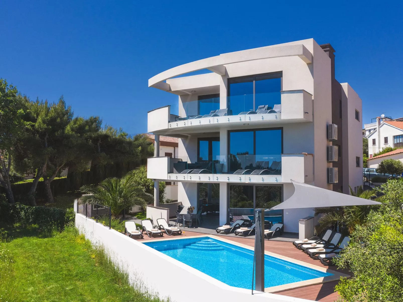Luxusvilla Sunrise Premantur mit Pool-Binnen