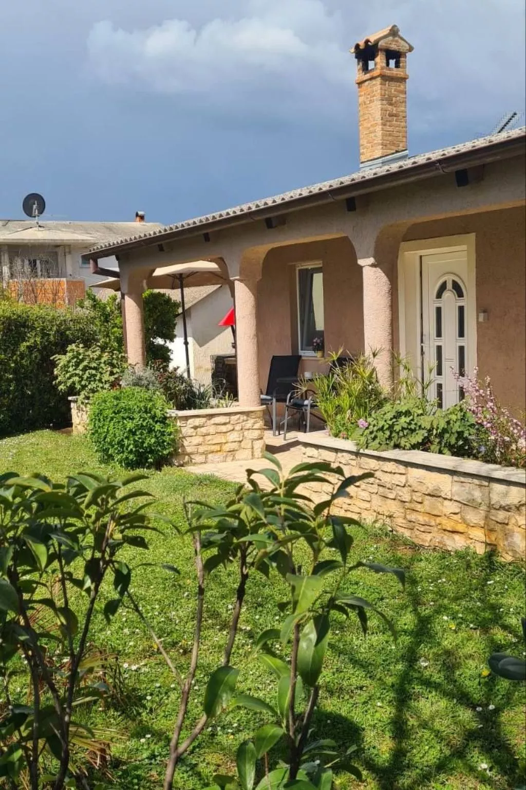 Wohnung "Eric" mit Garten, Grill und Terrasse-Buiten