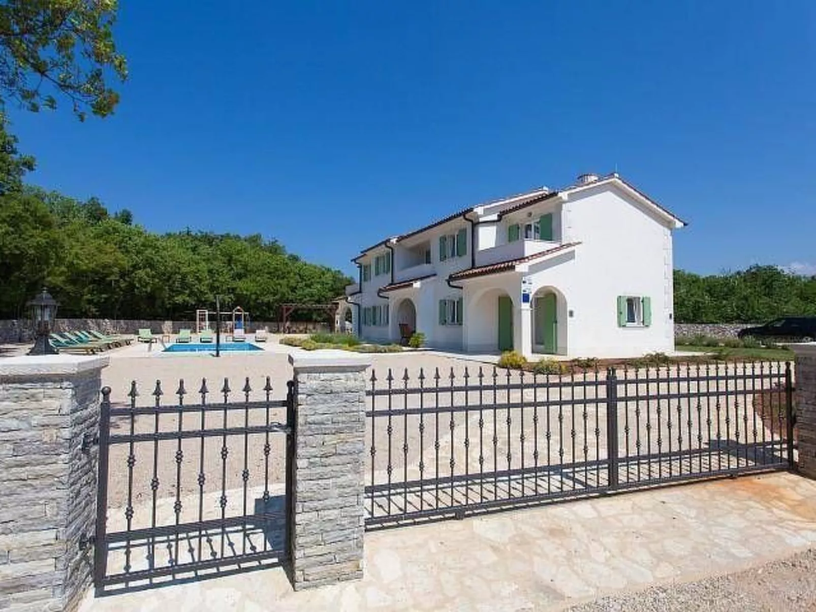 In Kras mit Offenem Kamin-Buiten