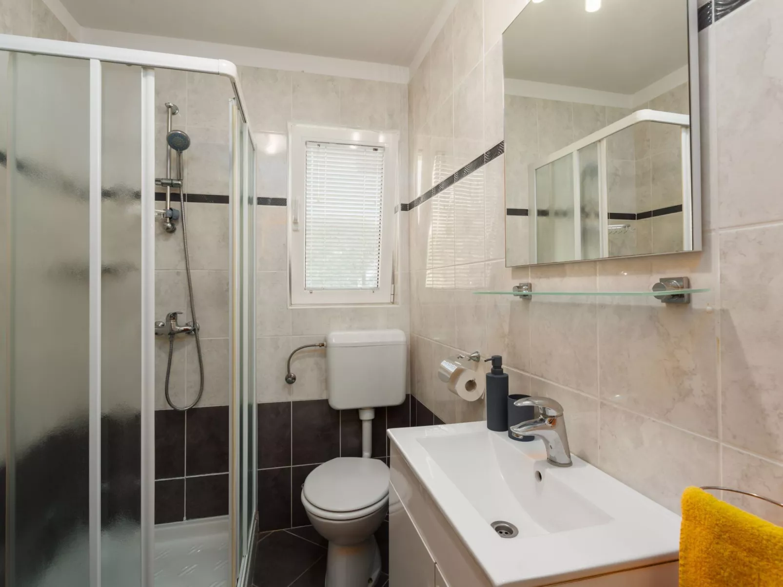 Pineta 1-Image-tags.info