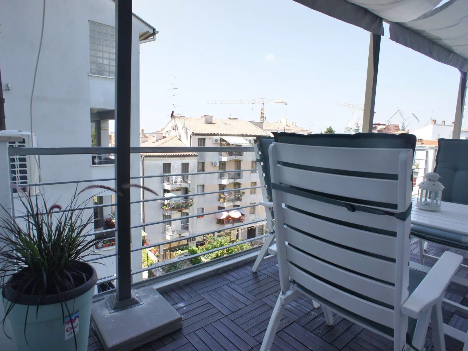 Stilvolle Wohnung in Arena mit großer Terrasse-Buiten