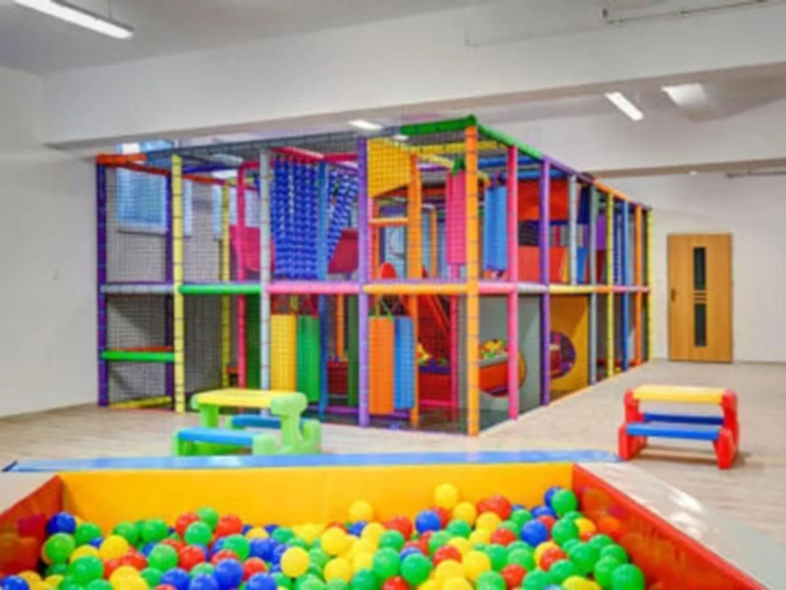 "Apartment 18B" mit Schwimmbad-Binnen