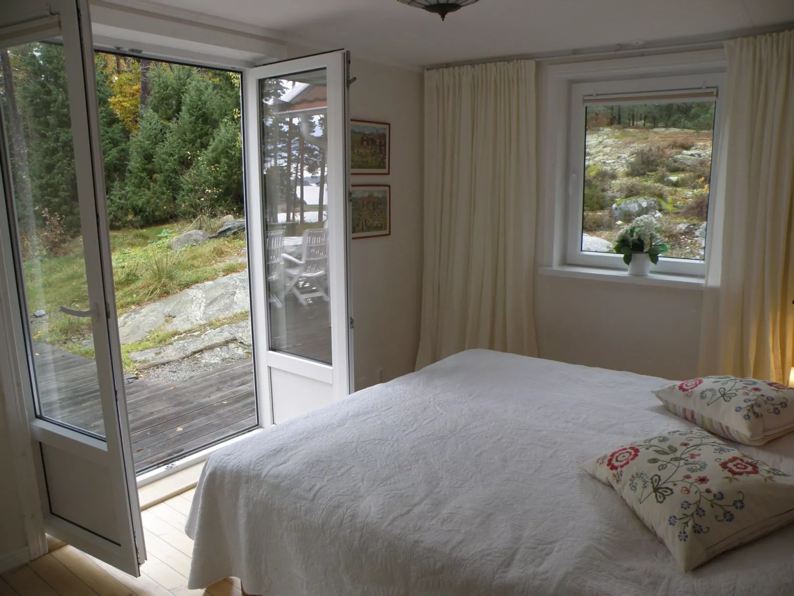 Wunderschönes Haus in einer fantastischen Natur am Meer-Binnen