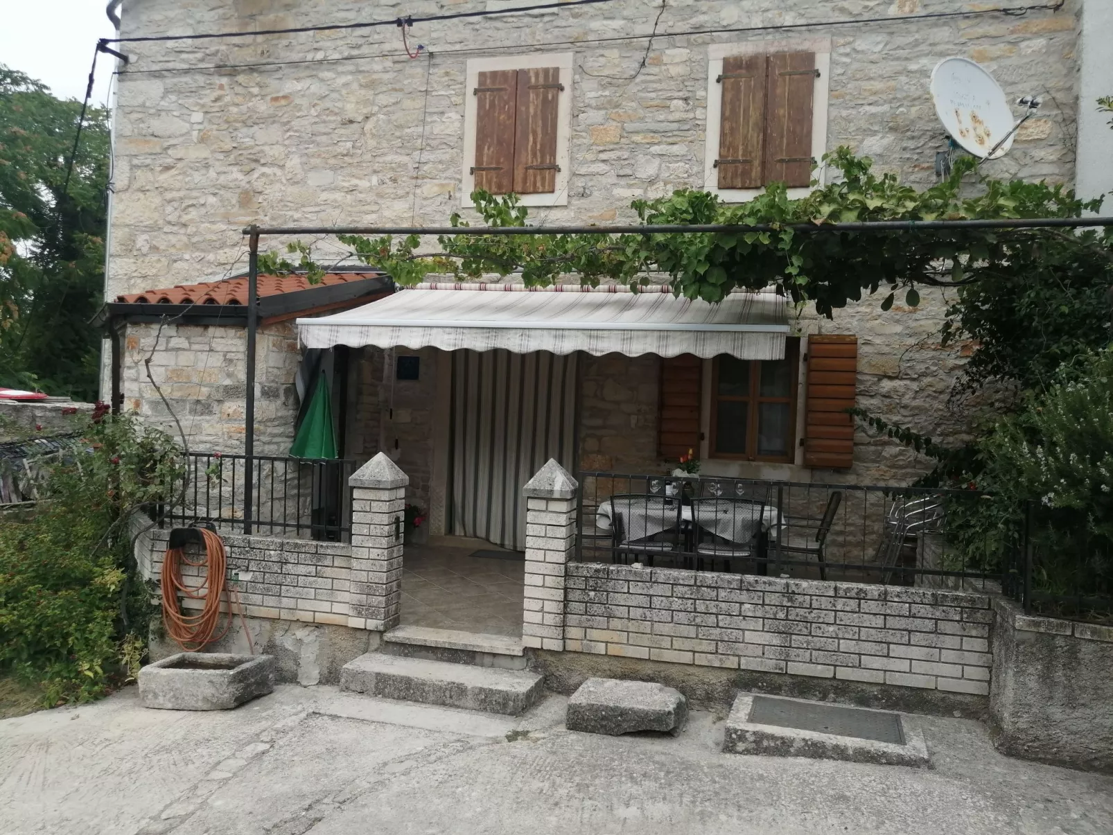 Villa 'Vickovi' mit Gemeinschaftspool-Buiten