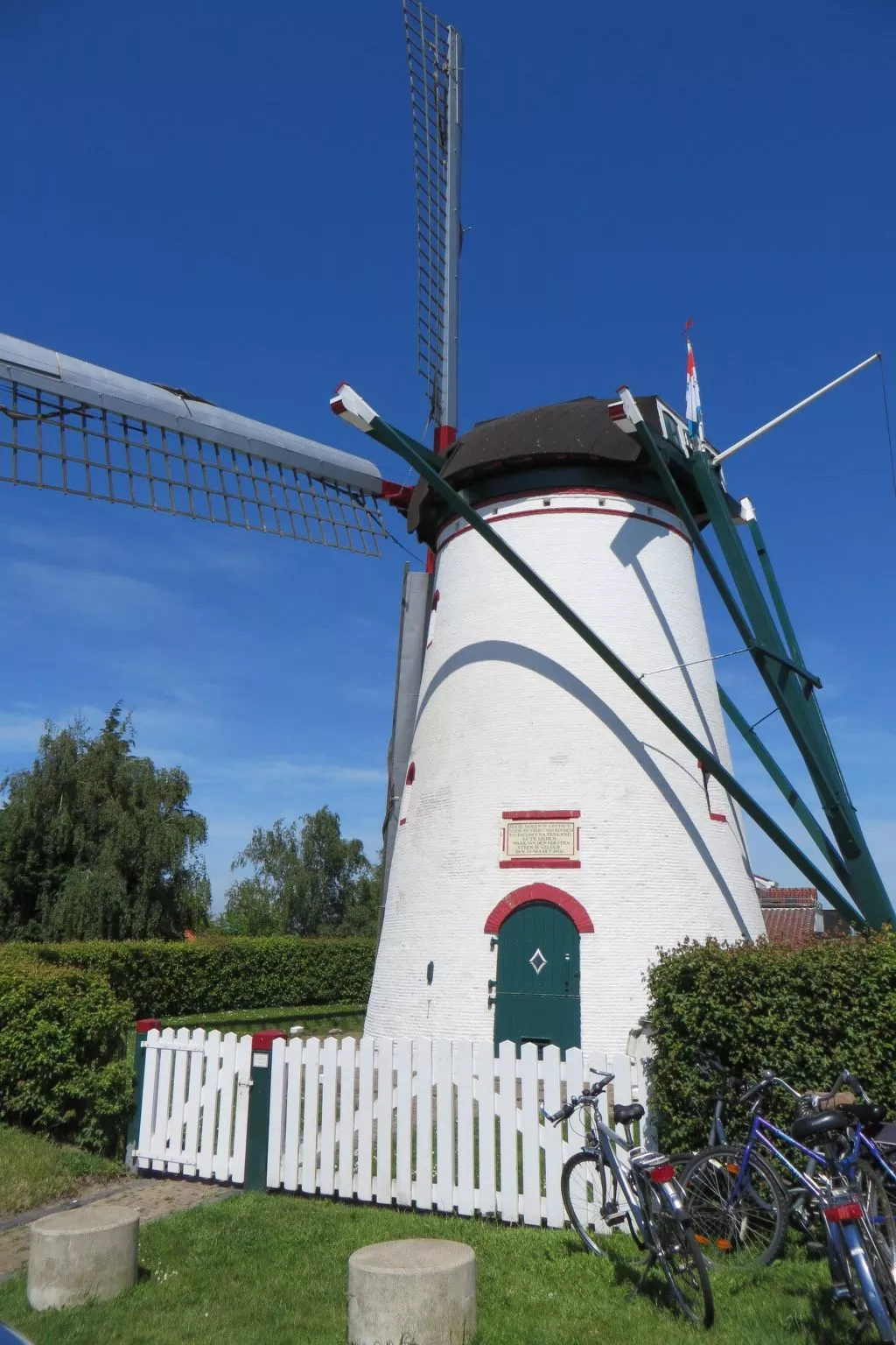 Gemütlicher Vier-Personen-Bungalow-Buiten