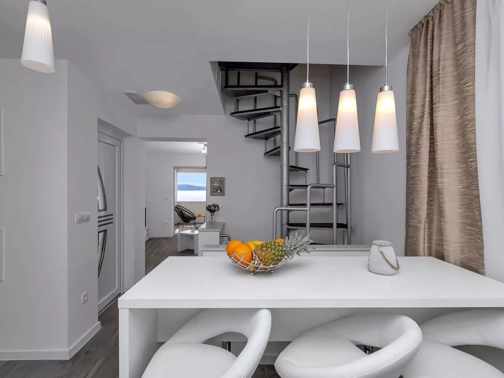 „Villa No Stress“ mit Infinity-Pool-Binnen