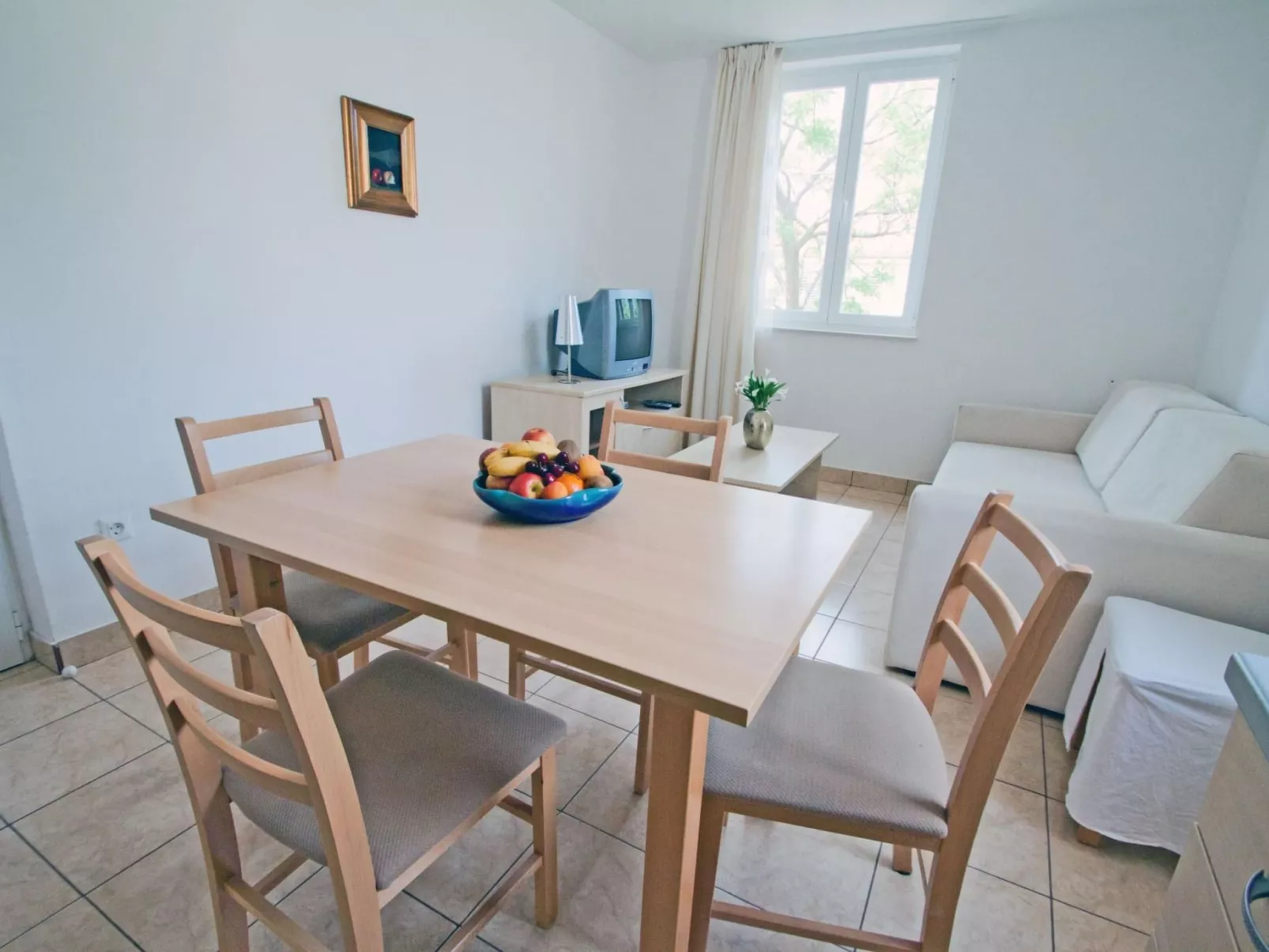 Duplex-Apartment mit Blick auf das Meer und den Garten-Binnen