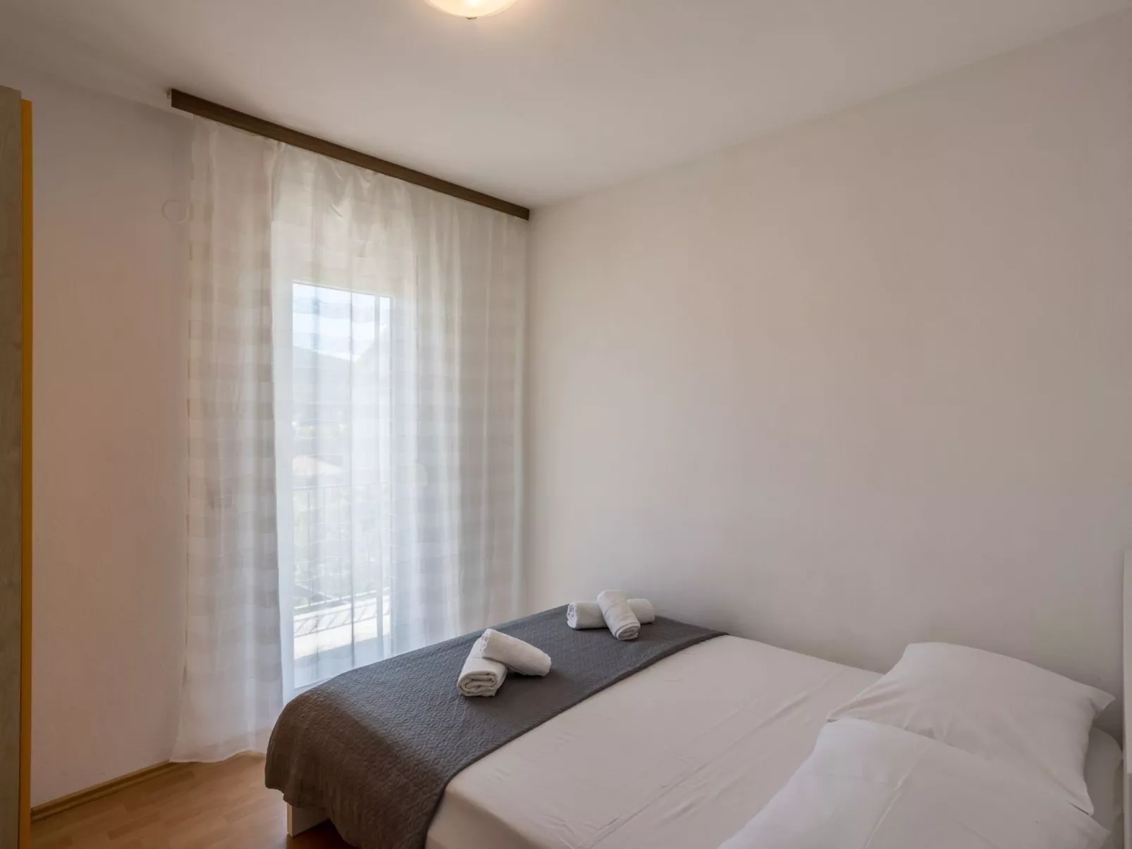 Tihana mit mediterranem Garten-Binnen